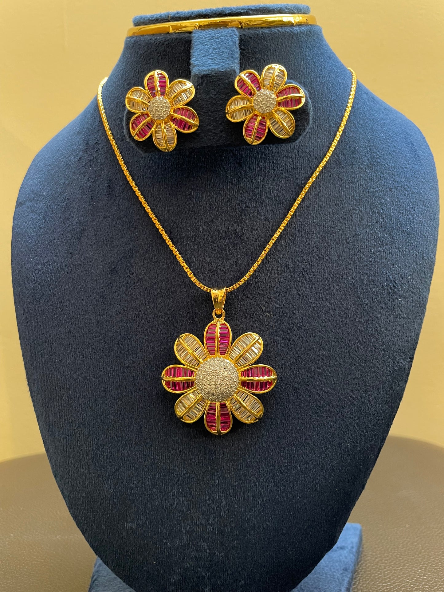 Blossom Radiance Pendant Set