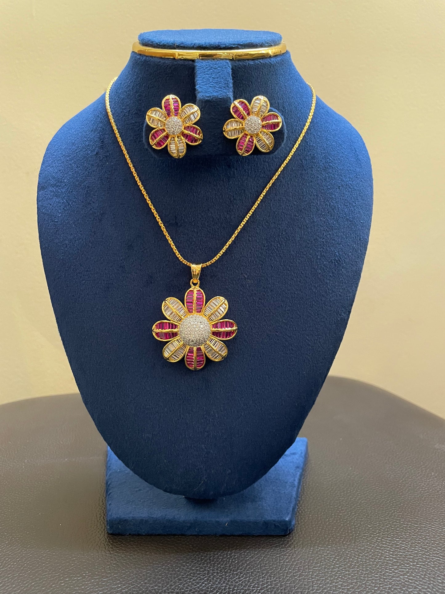 Blossom Radiance Pendant Set