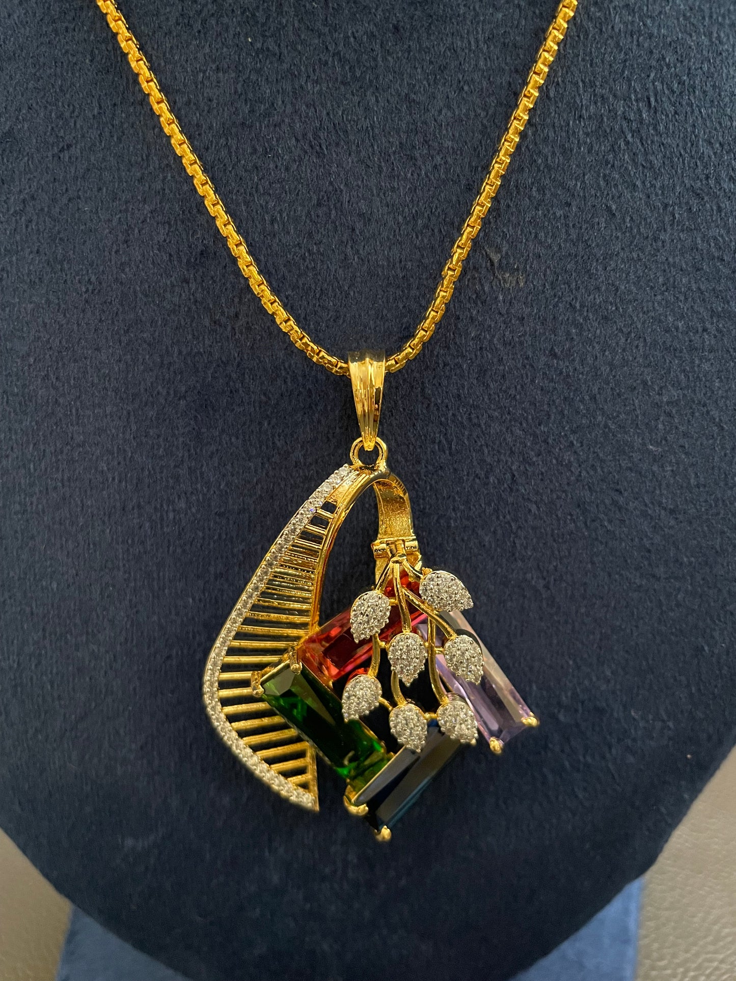 Emerald Grace Geometric Pendant Set