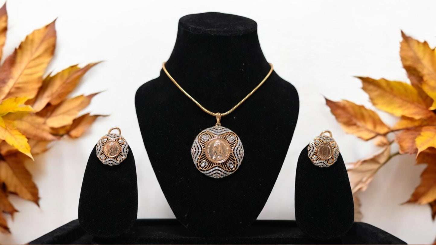 Queen’s Emblem Coin Necklace Set