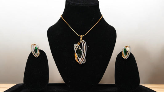 Emerald Glimmer Pendant Set