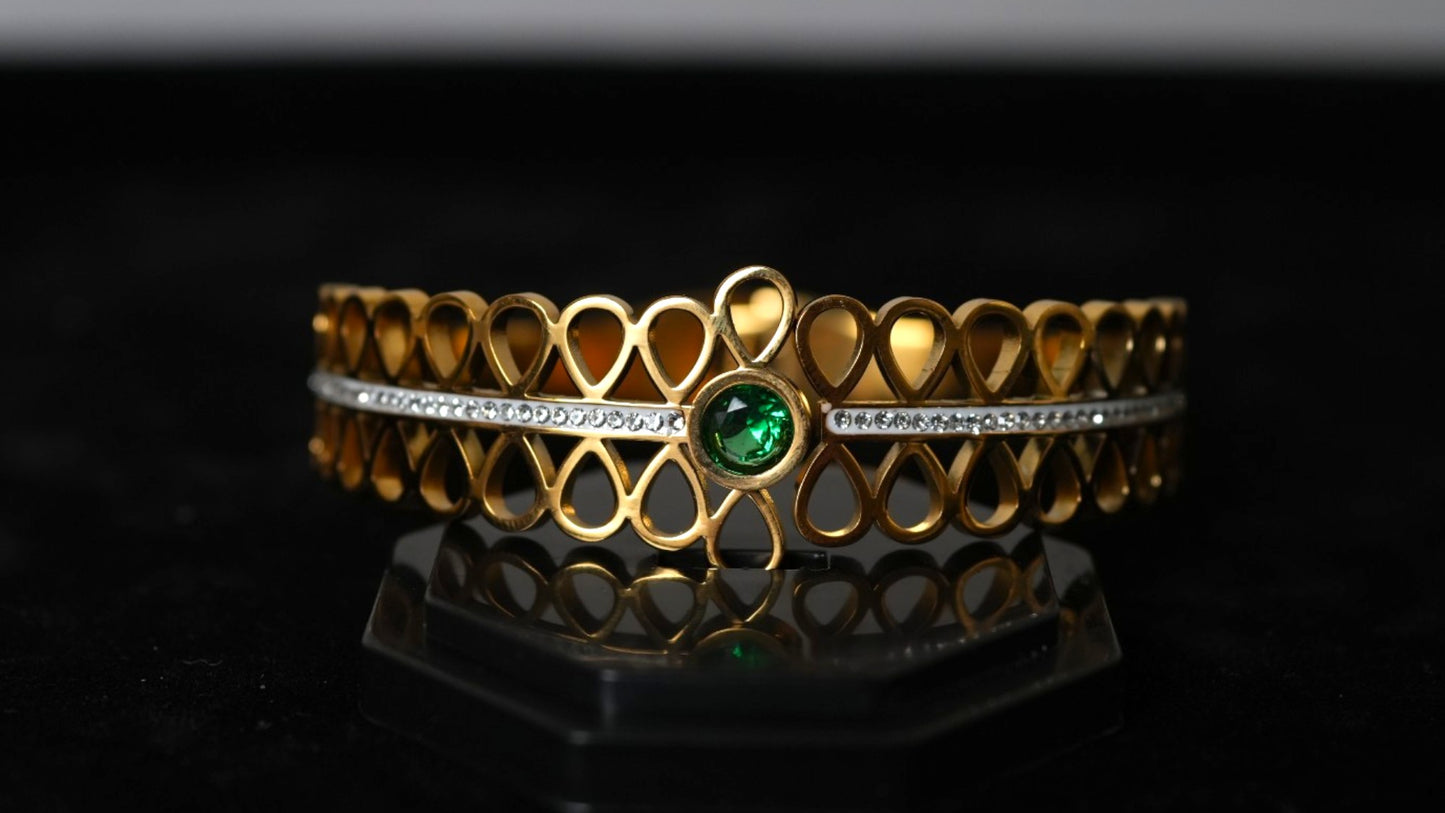 Emerald Glow Loop-Cut Designer Bracelet