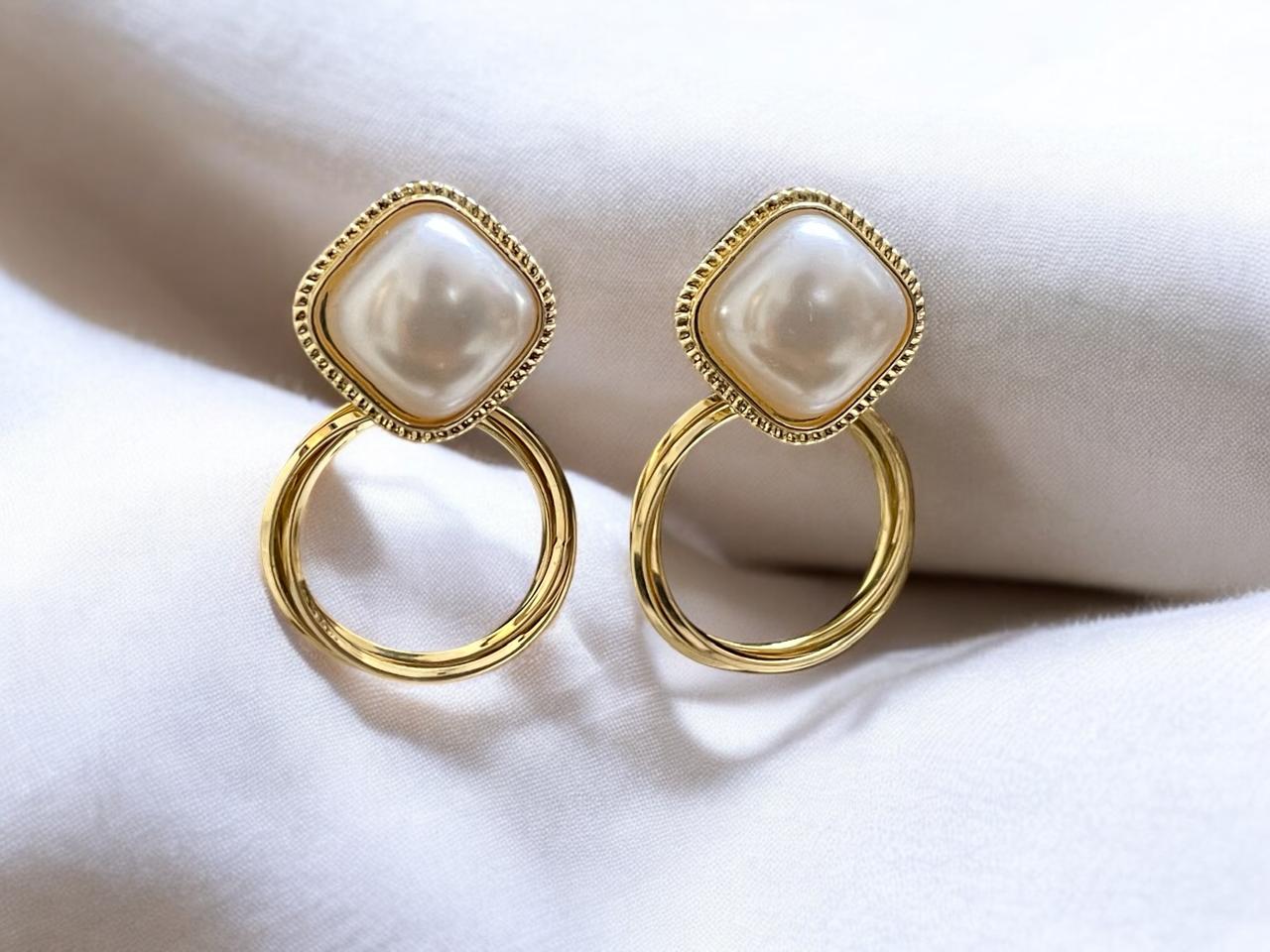 Luna Loop Pearl Earrings