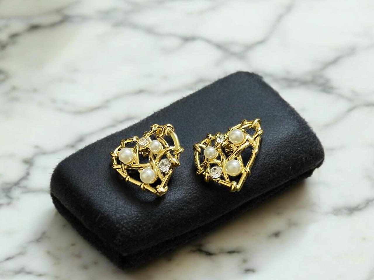 Heartwoven Pearl Nest Earrings