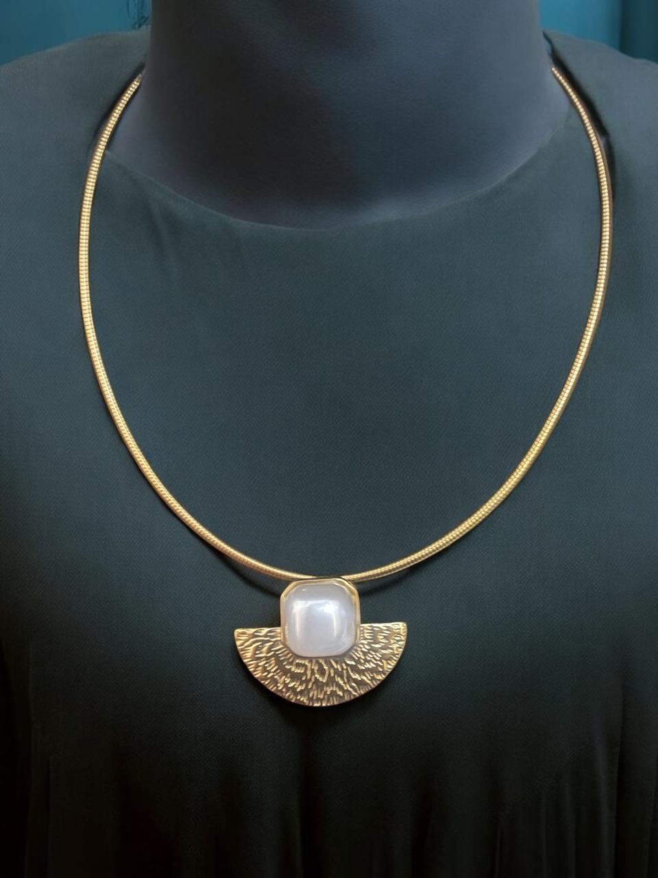 Celestial Curve Pearl Hasli Necklace