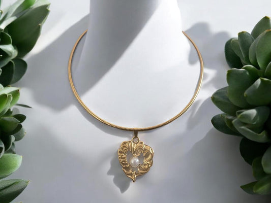 Floral Grace Pearl Hasli Necklace