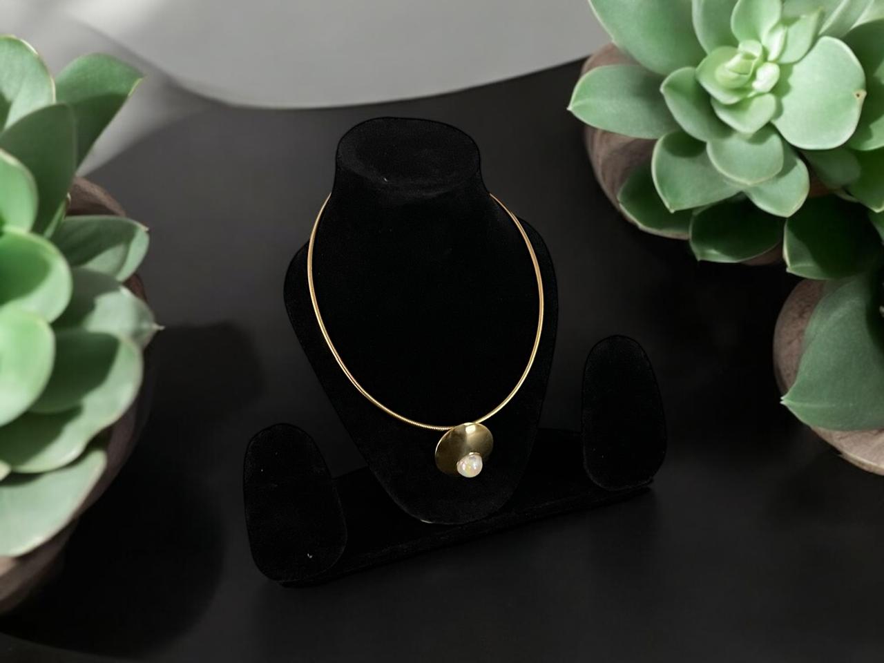 Eclipse Glow Hasli Necklace