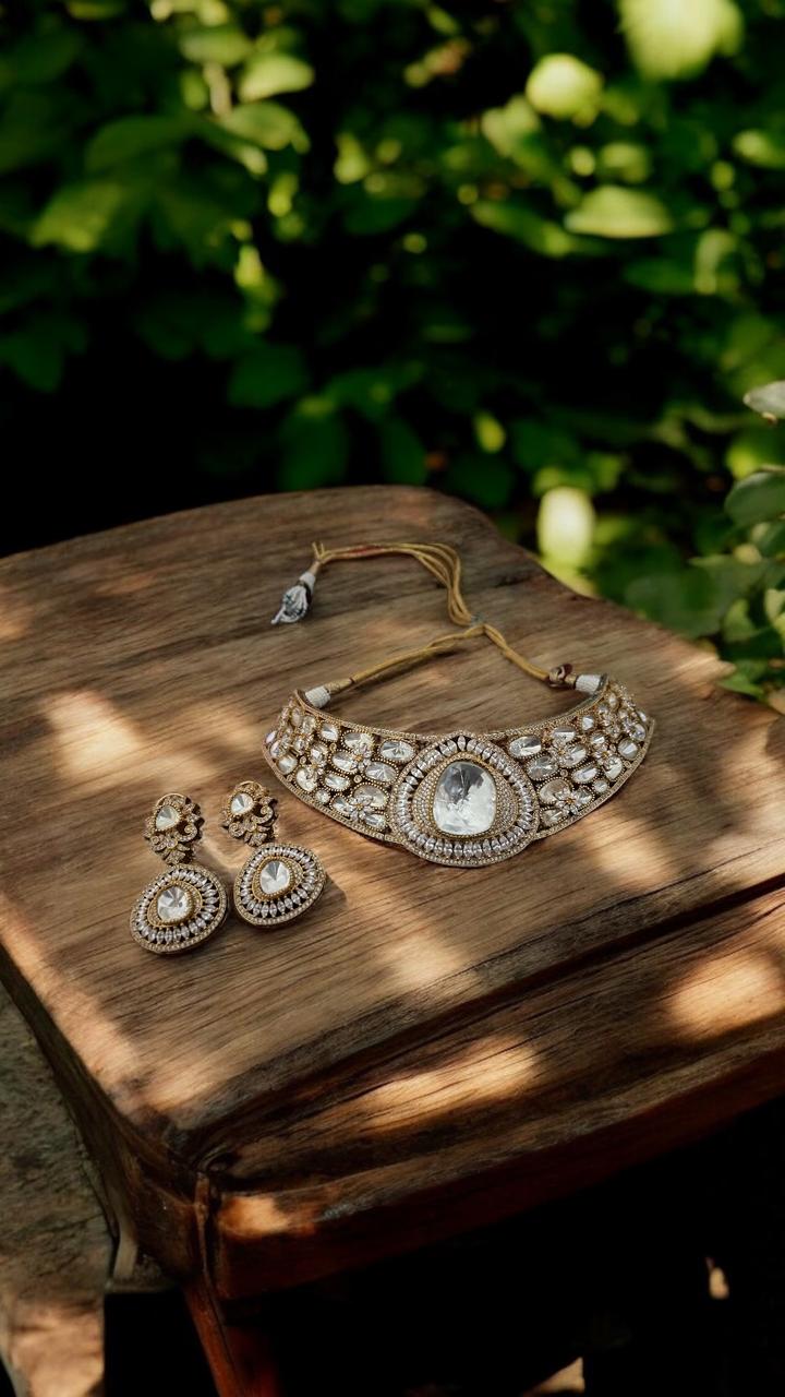 Royal Mirror Glow Choker Set