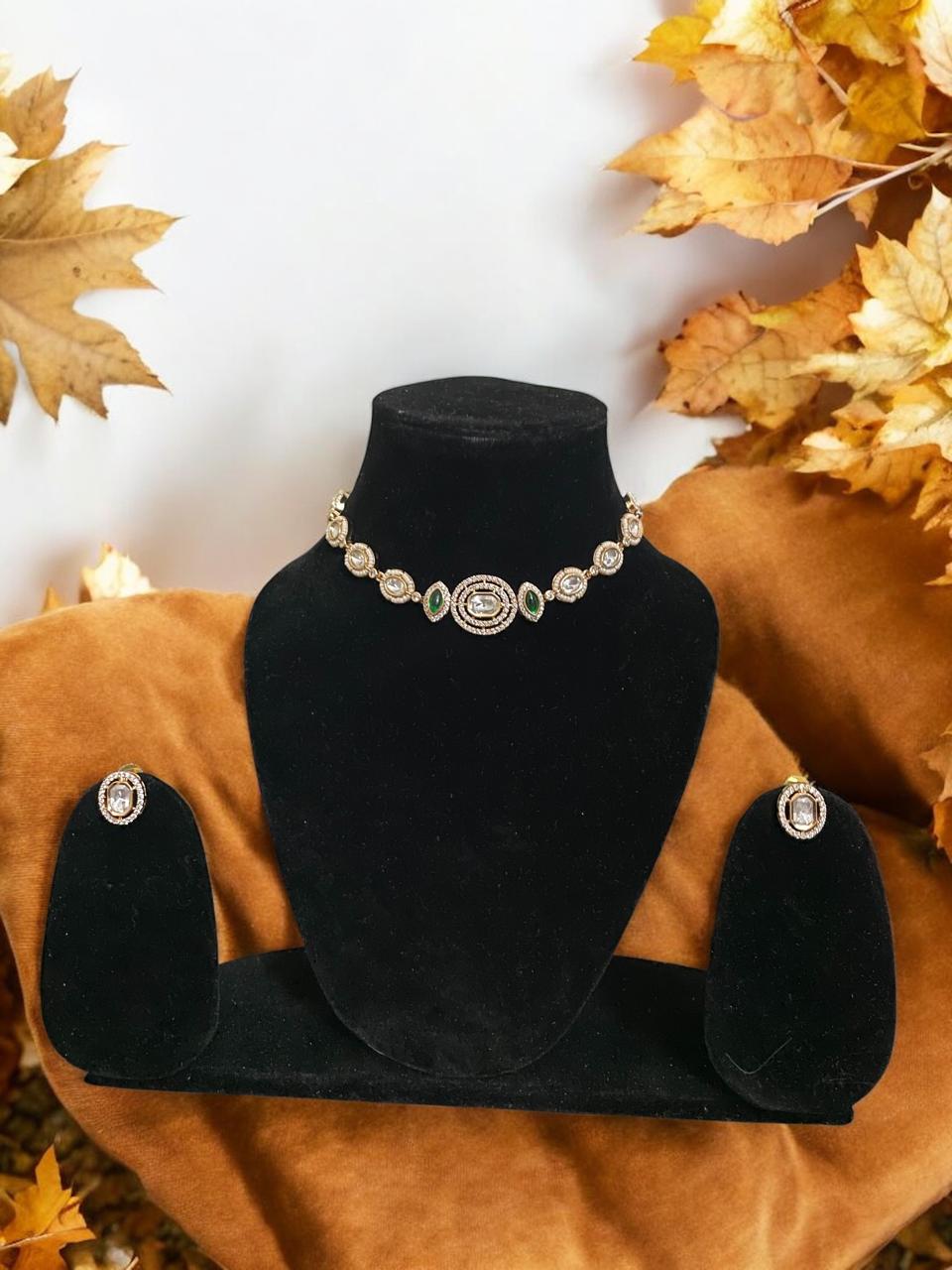 Royal Emerald Oval Necklace Set