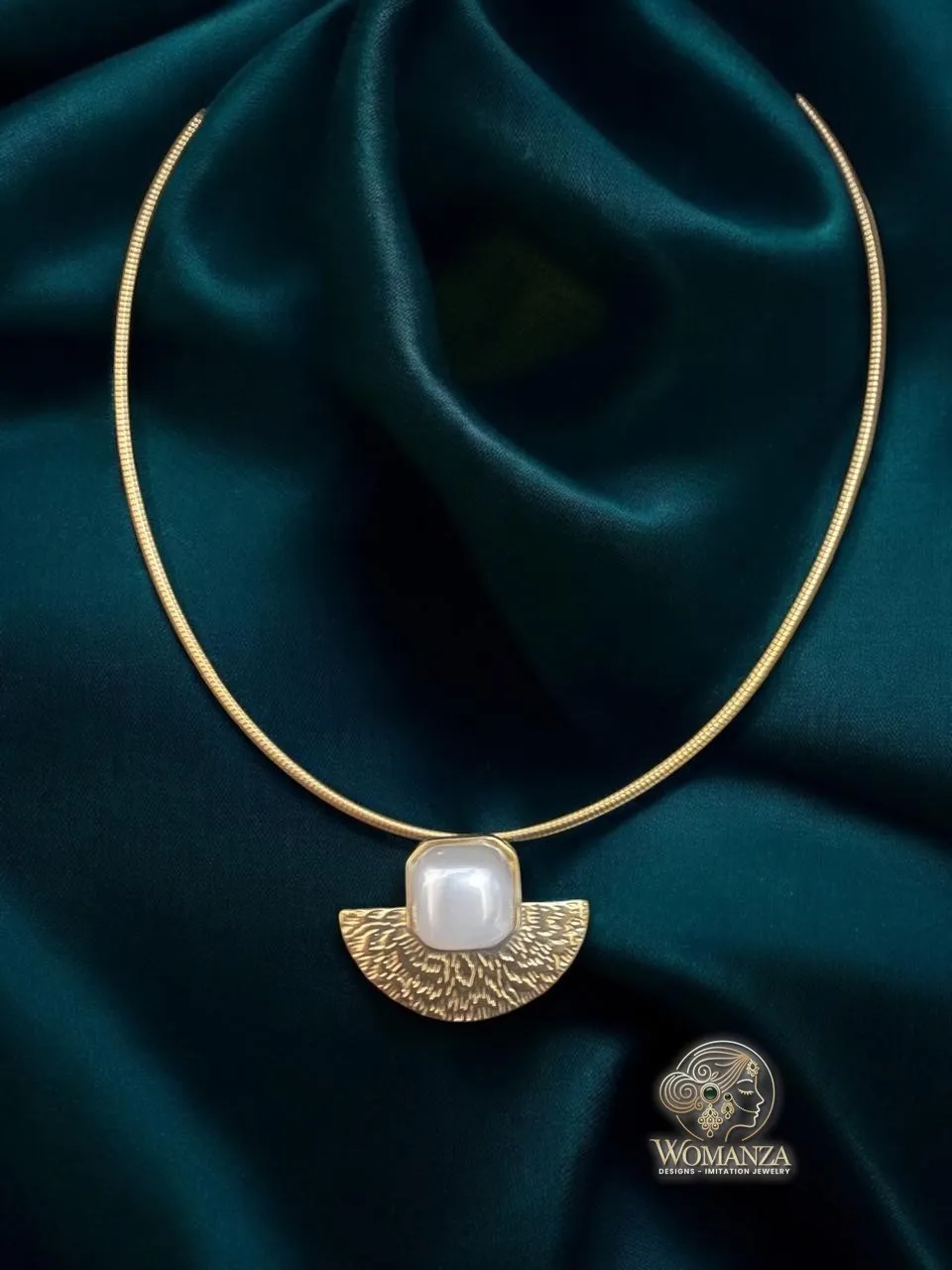 Celestial Curve Pearl Hasli Necklace