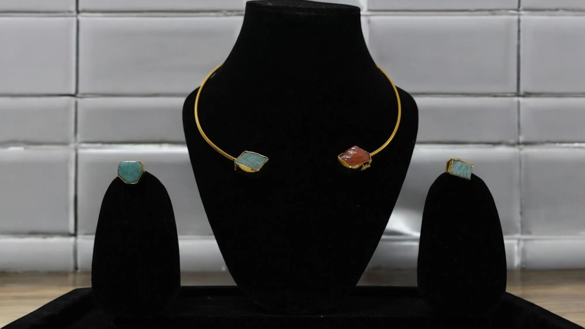 Earth & Ember Uncut Stone Jewellery Set — Choker, Cuff & Studs