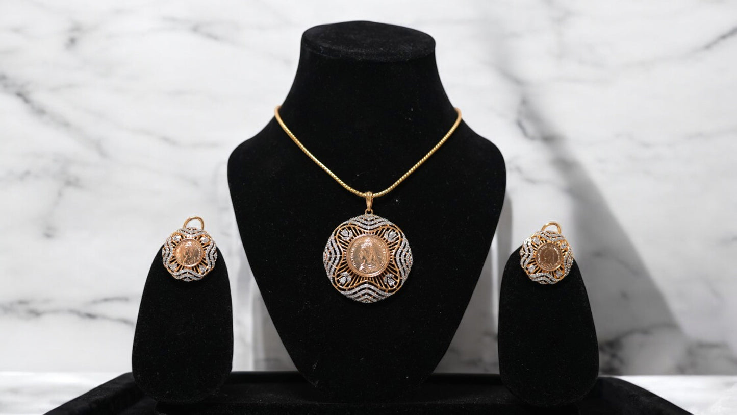 Queen’s Emblem Coin Necklace Set