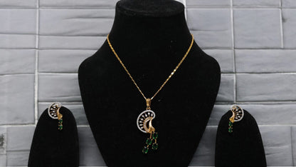 Emerald Swirl Pendant Set