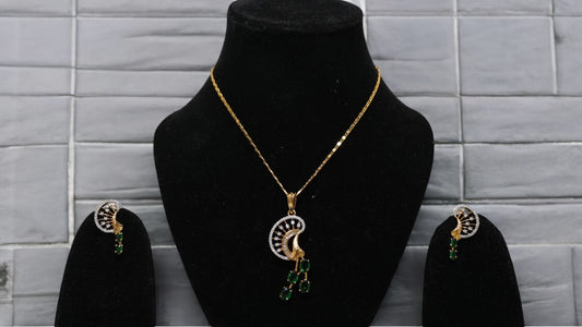 Emerald Swirl Pendant Set