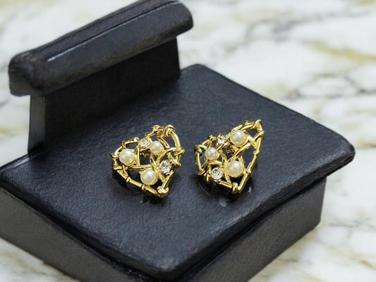 Heartwoven Pearl Nest Earrings