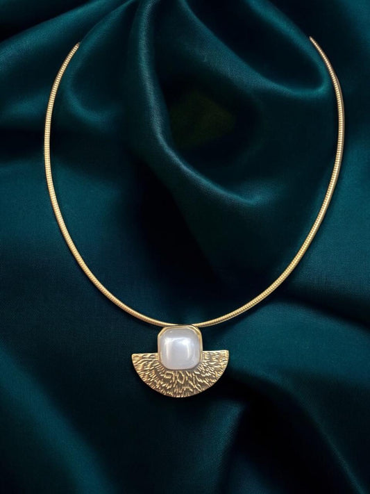 Celestial Curve Pearl Hasli Necklace