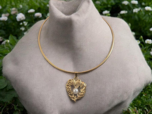 Floral Grace Pearl Hasli Necklace