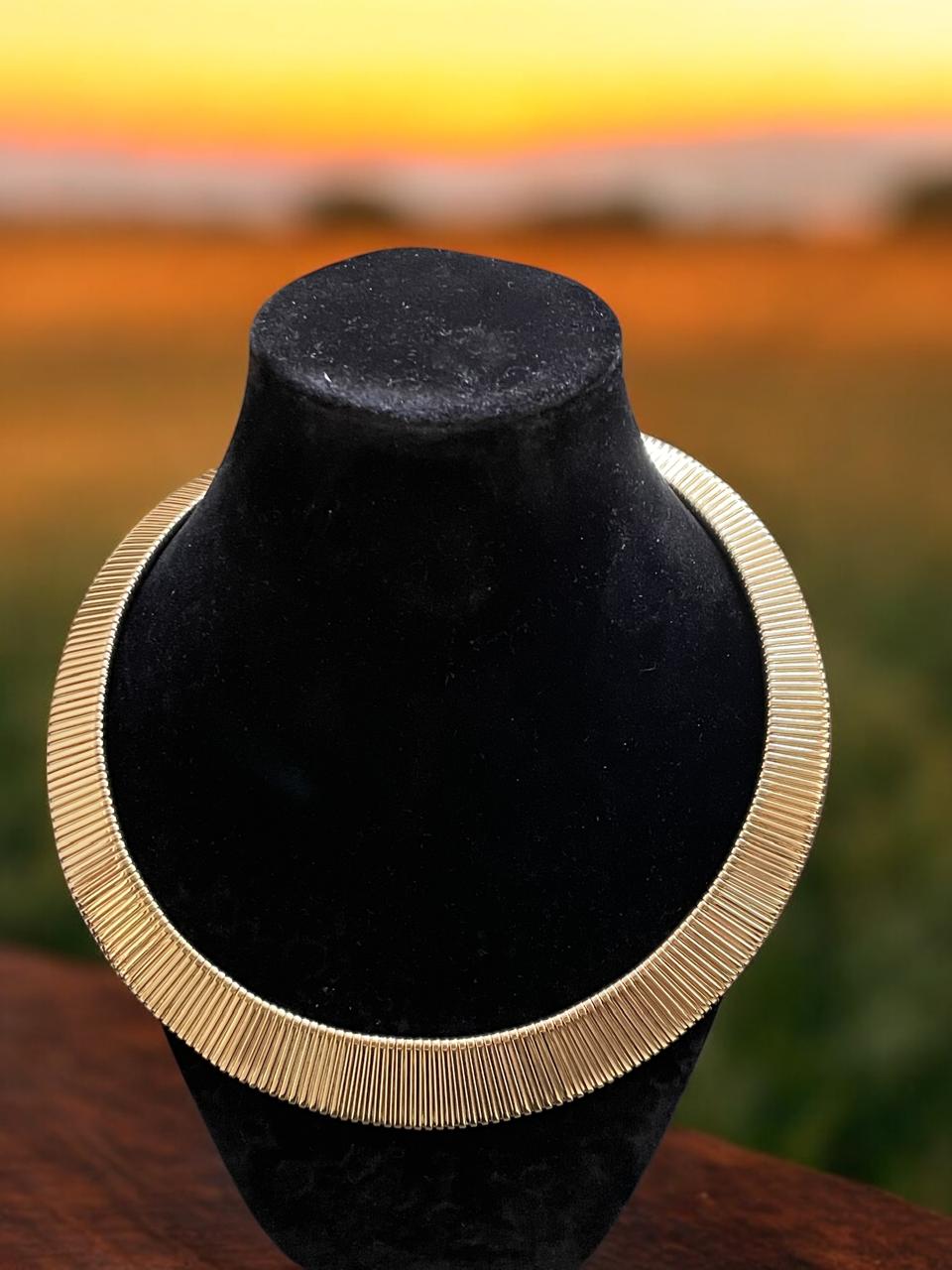 Bold Radiance Textured Hasli Necklace