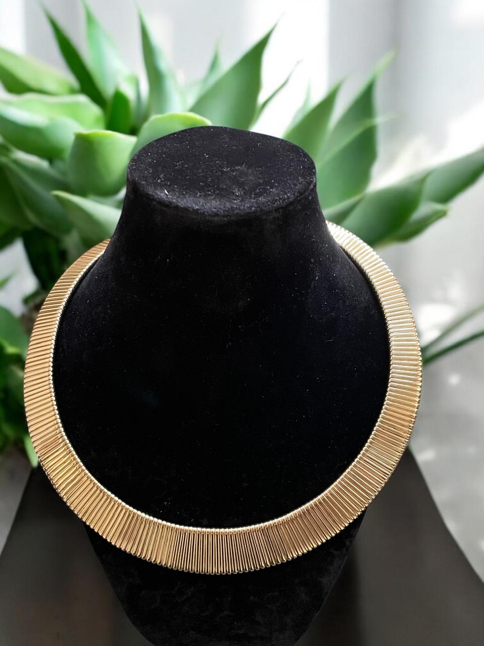 Bold Radiance Textured Hasli Necklace