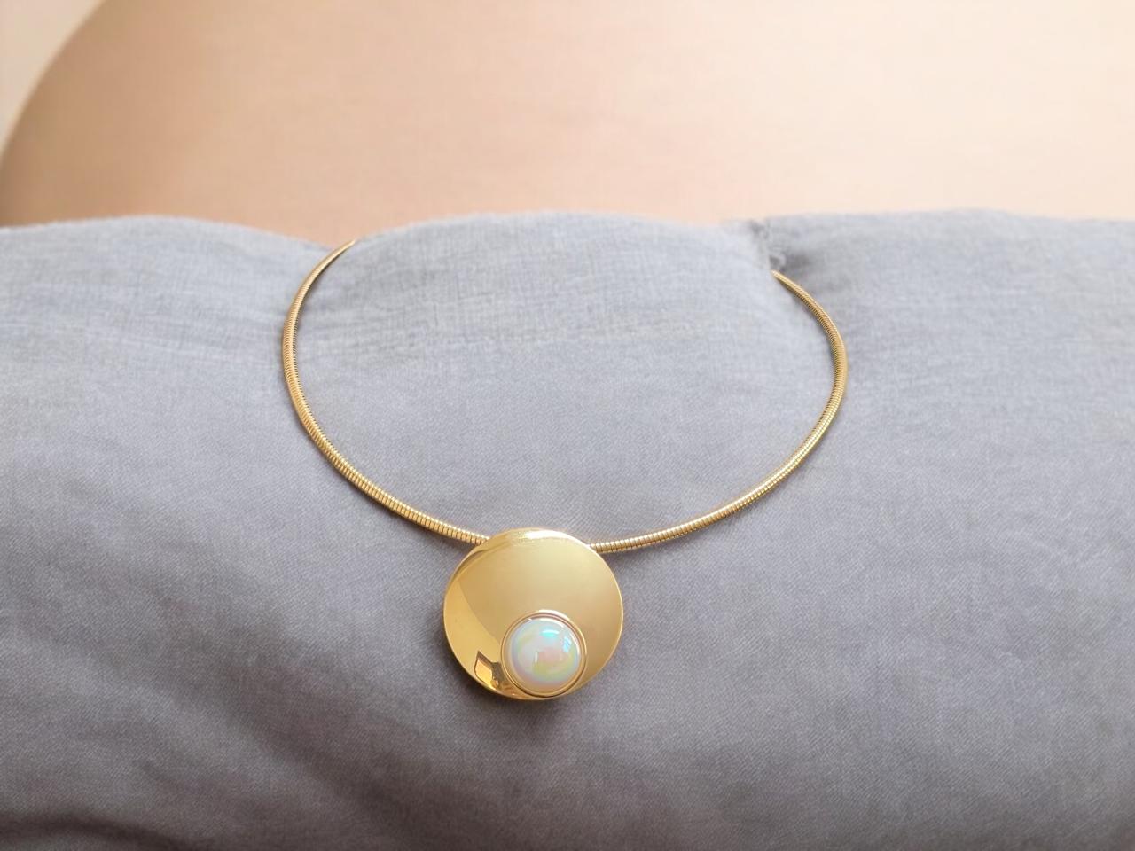 Eclipse Glow Hasli Necklace