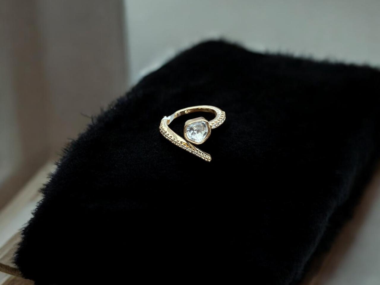 Sculpted Solitaire Swirl Ring