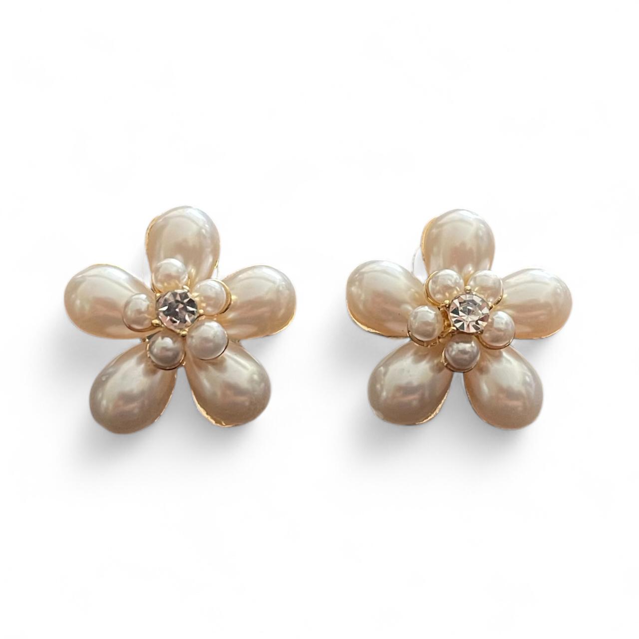 Elegant Pearl Flower Stud Earrings